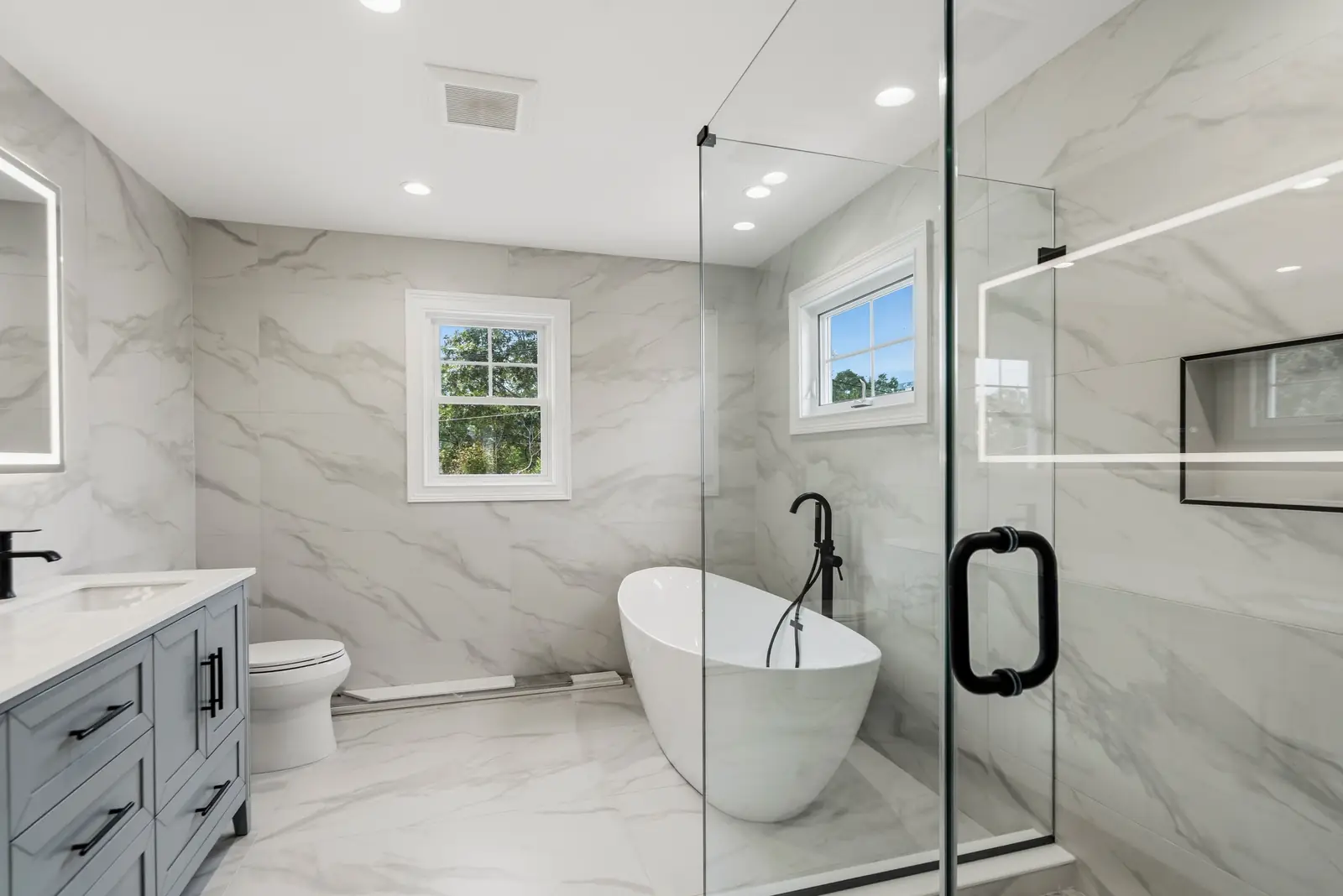 Syosset new construction — primary bath soaking tub