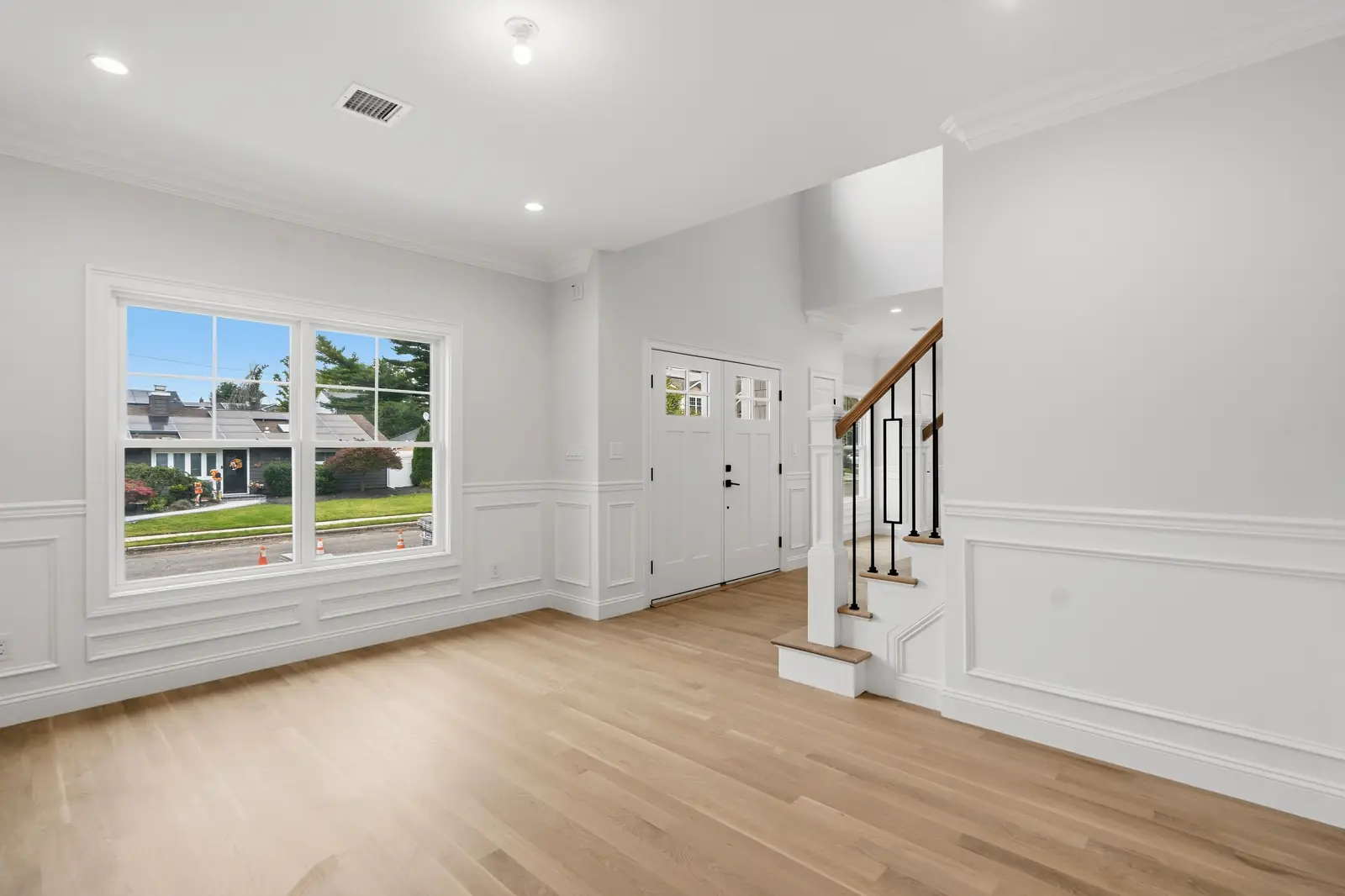 Syosset new construction — foyer entry