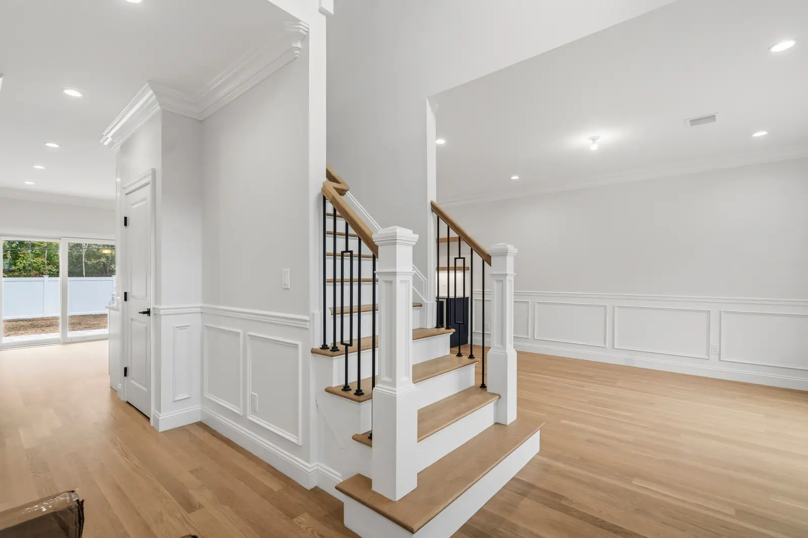 Syosset new construction — foyer staircase